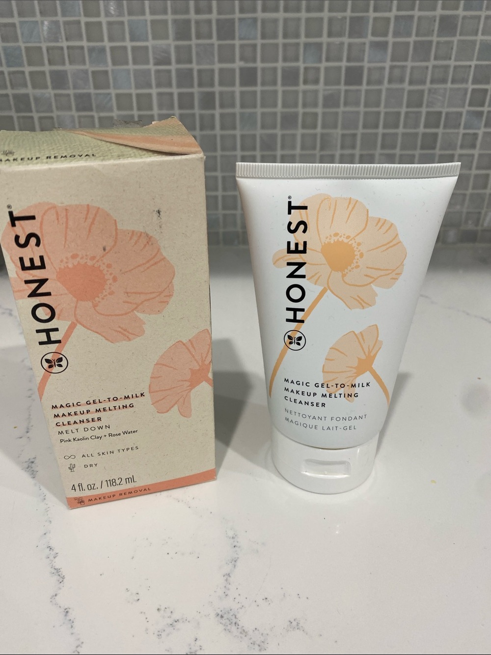 NIB Honest Company Magic Gel-To-Milk Makeup Melting Cleanser